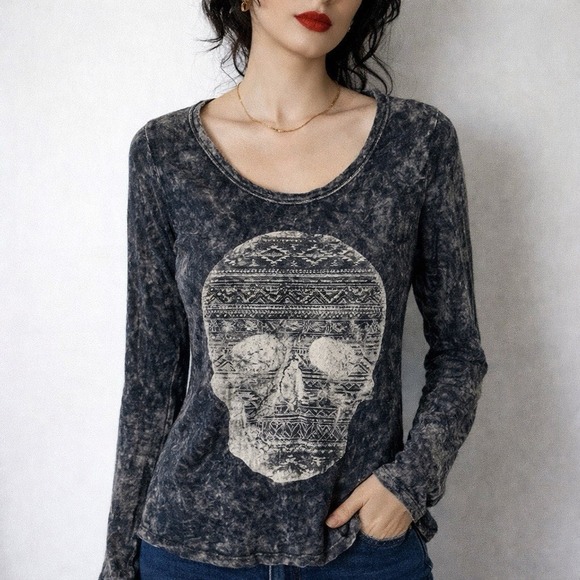 Daytrip Tops - Daytrip Y2K Gray Acid Wash Skull Stud Graphic Long Sleeve Top Medium Grunge